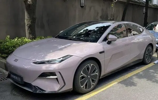 Geely Galaxy E8