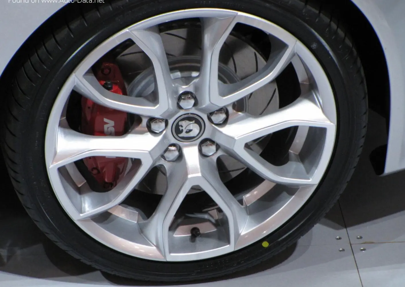 HSV Clubsport Tourer (VE)-0