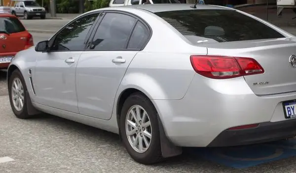 Holden Commodore Sedan IV (VF)-2