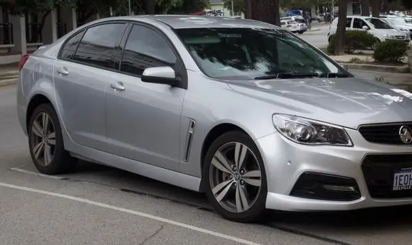 Holden Commodore Sedan IV (VF)-6