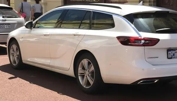 Holden Commodore Tourer V (ZB)
