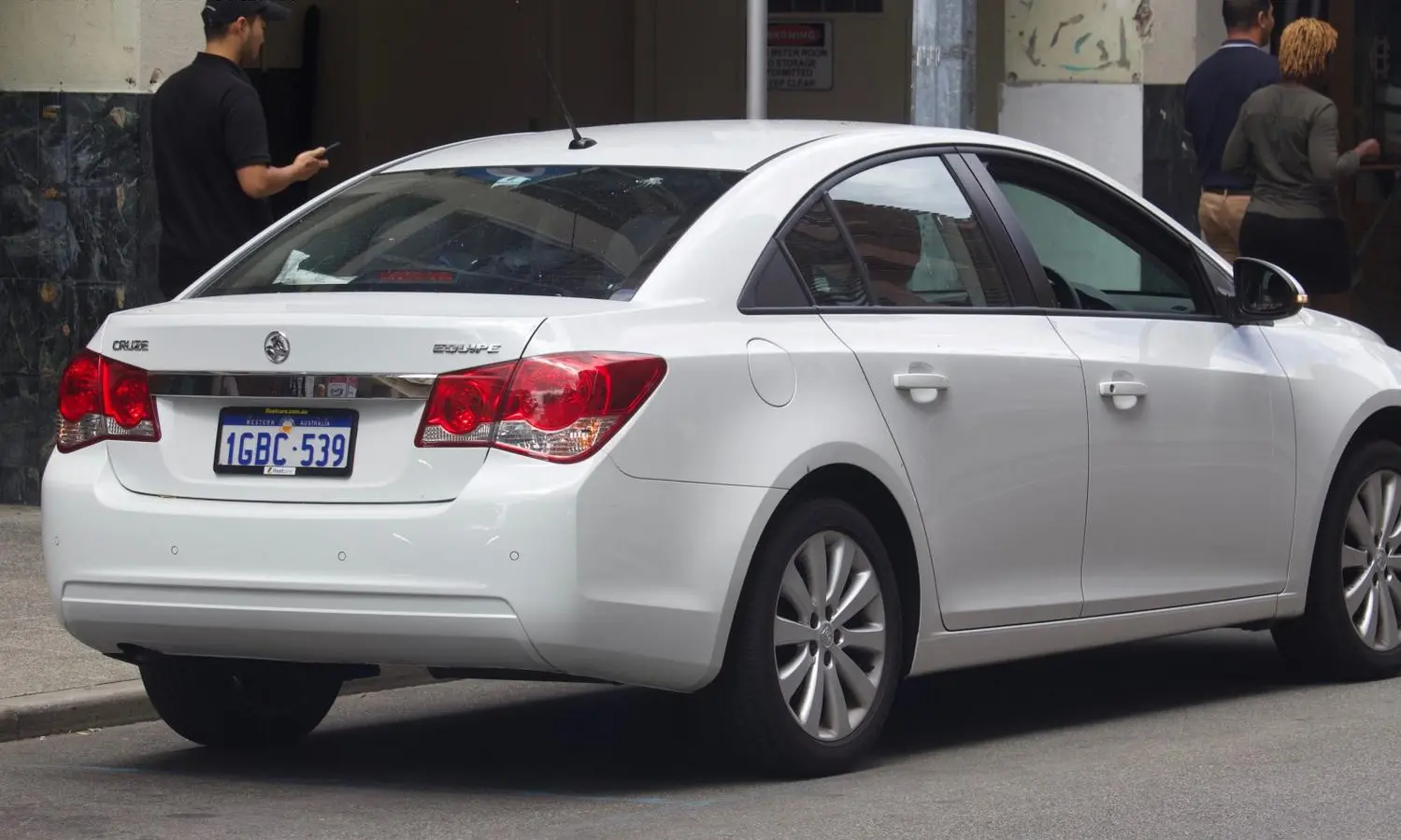 Holden Cruze Sedan (JH, facelift 2015)-0