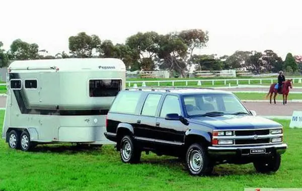 Holden Suburban (8KL35)