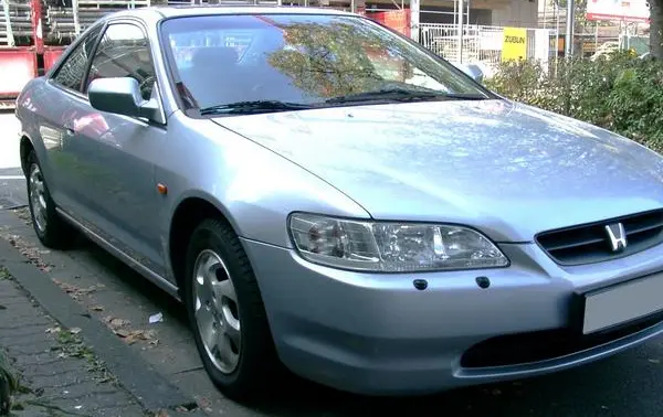 Honda Accord VI Coupe-2