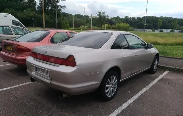 Honda Accord VI Coupe-6
