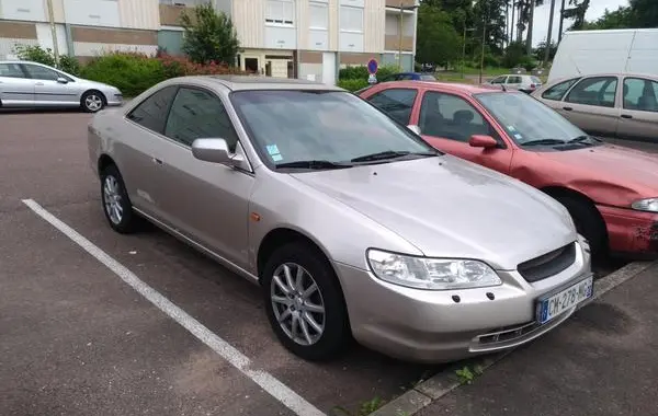 Honda Accord VI Coupe-5