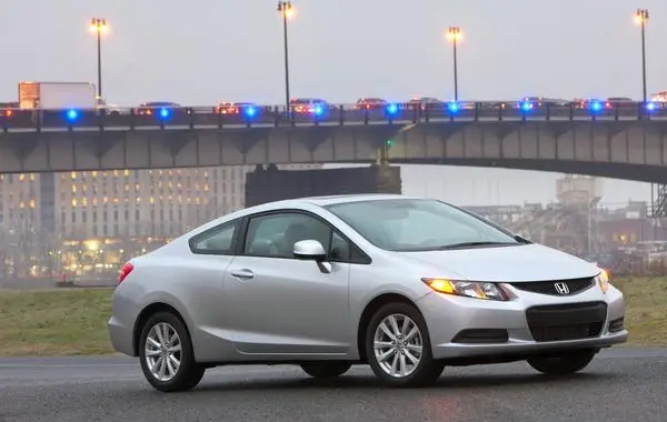 Honda Civic IX Coupe-1