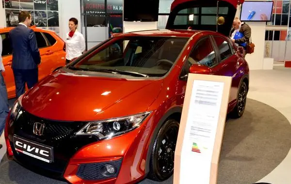 Honda Civic IX Hatchback (facelift 2014)-0