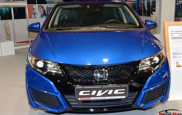 Honda Civic IX Hatchback (facelift 2014)-2