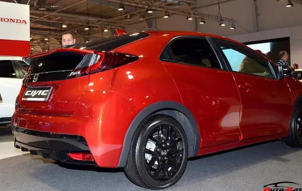 Honda Civic IX Hatchback (facelift 2014)-4