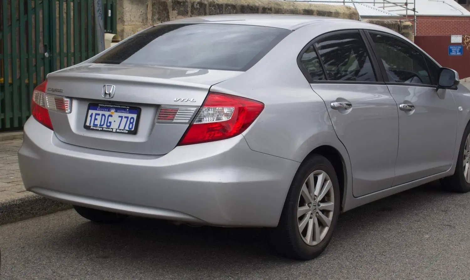 Honda Civic IX Sedan-3