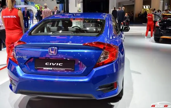Honda Civic X Sedan-6