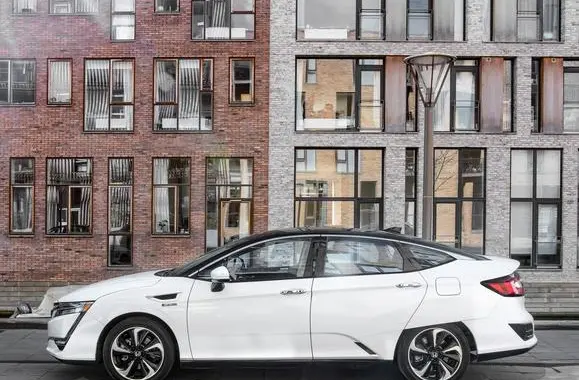 Honda Clarity-6