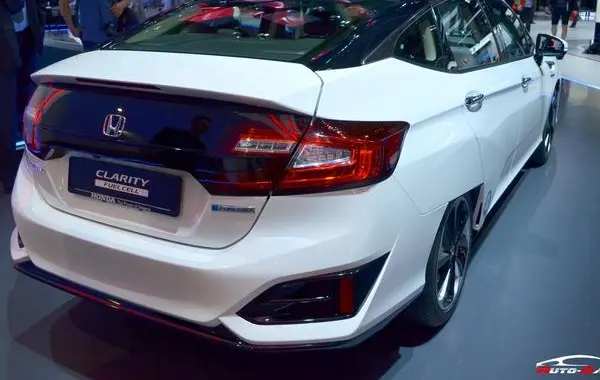 Honda Clarity-2