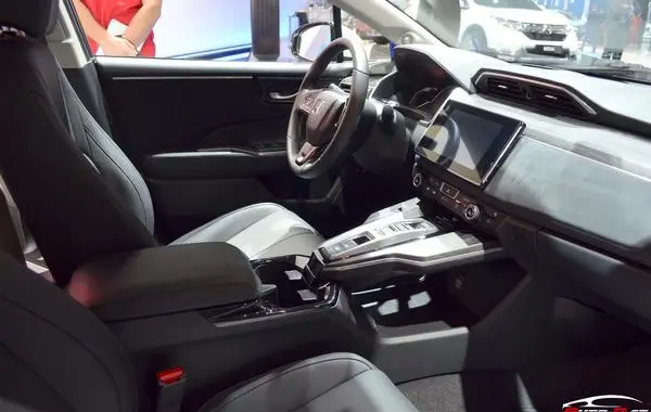 Honda Clarity-3