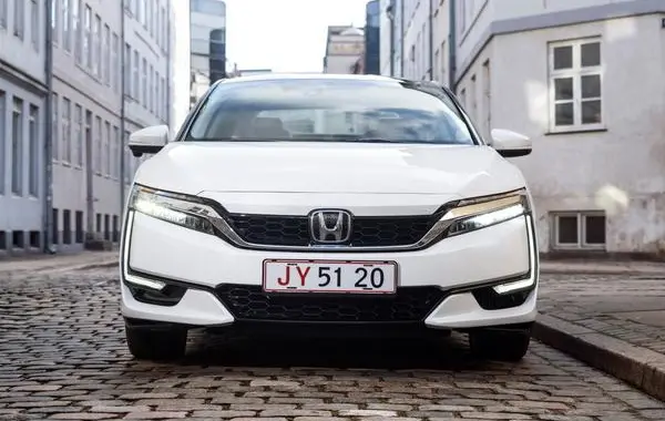 Honda Clarity-1