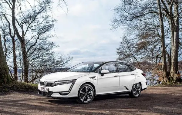Honda Clarity-8