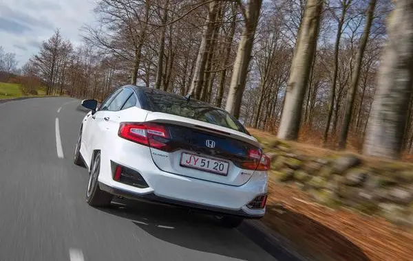 Honda Clarity-0