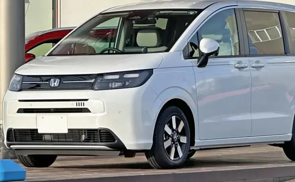 Honda Freed III-1