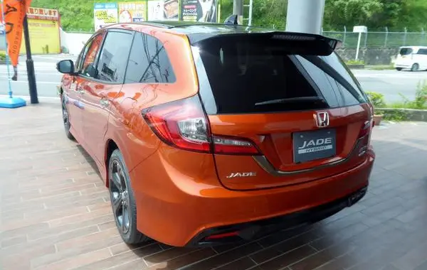 Honda Jade (facelift 2017)-0