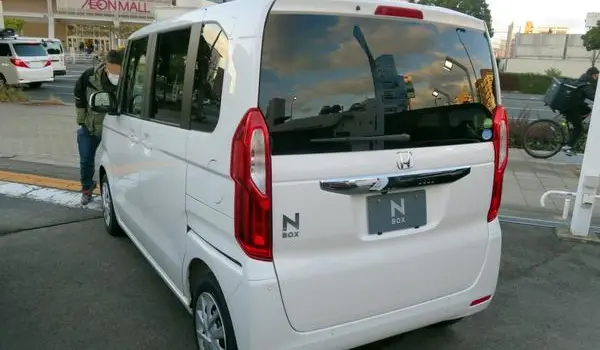 Honda N-Box II (facelift 2021)-0