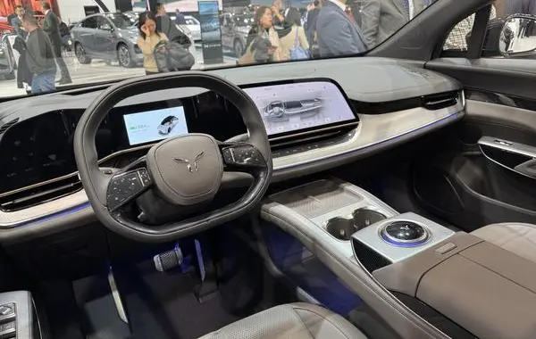 Hongqi EHS7-4