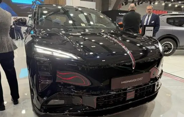 Hongqi EHS7