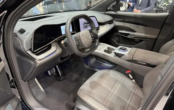 Hongqi EHS7-5