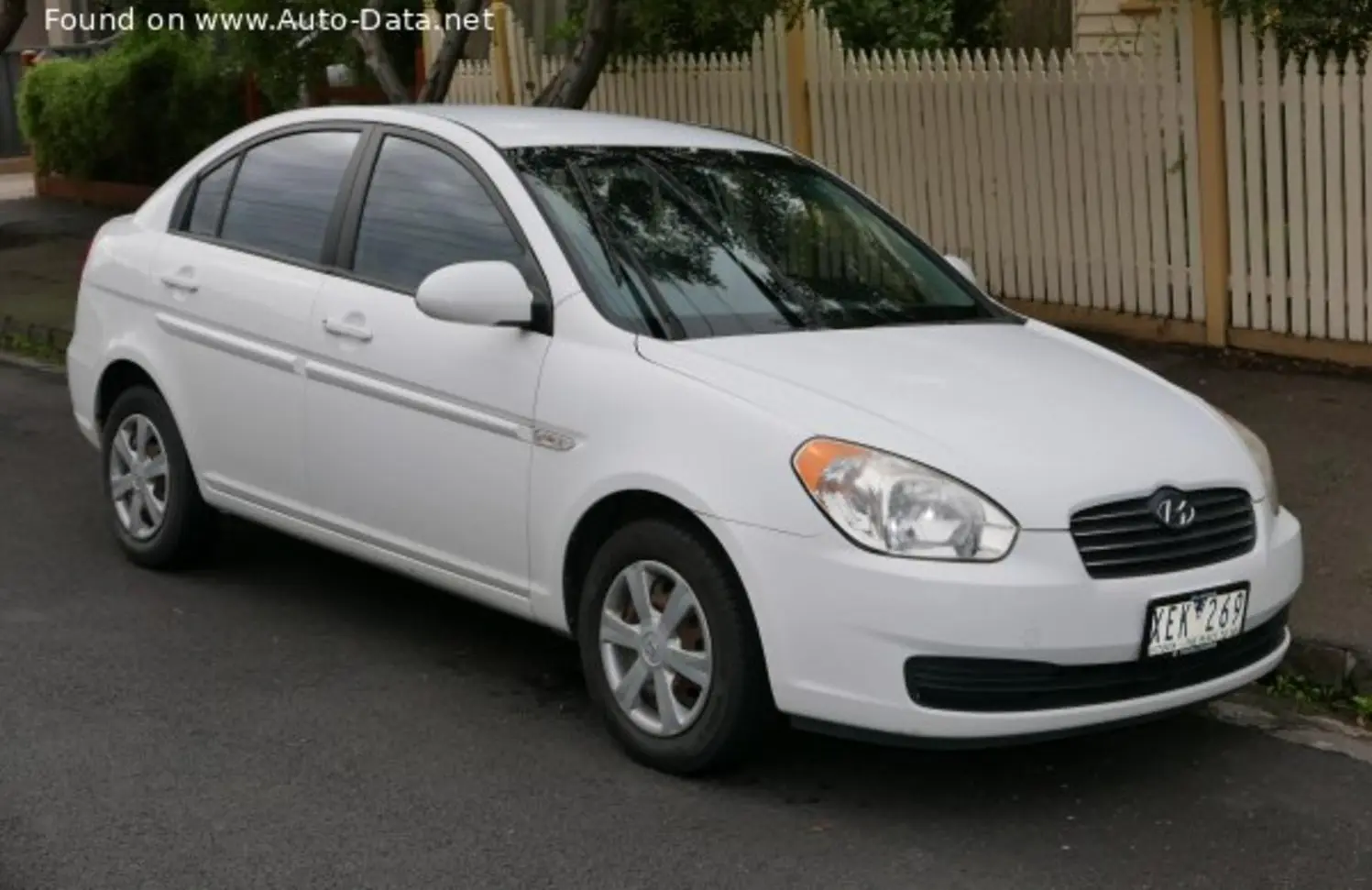 Hyundai Accent III-2