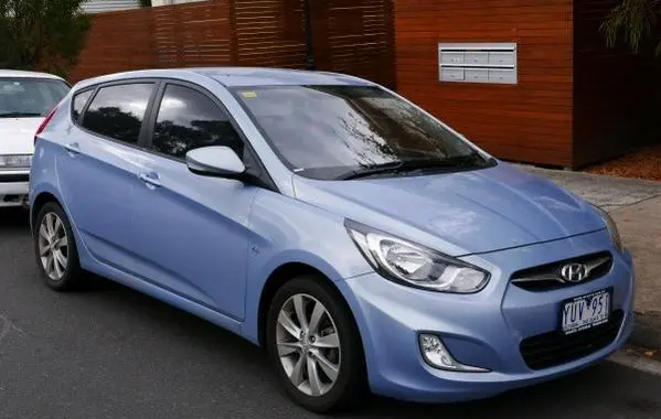 Hyundai Accent IV-3
