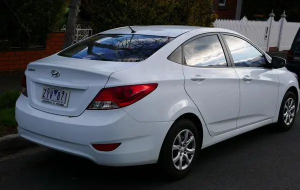 Hyundai Accent IV-4