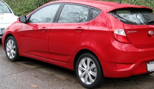 Hyundai Accent IV Hatchback-2
