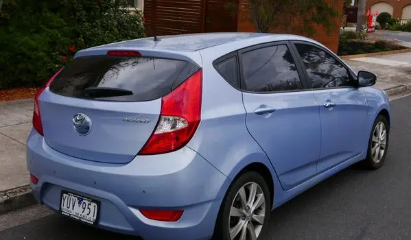 Hyundai Accent IV Hatchback-0