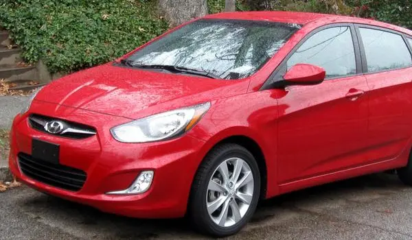 Hyundai Accent IV Hatchback-1