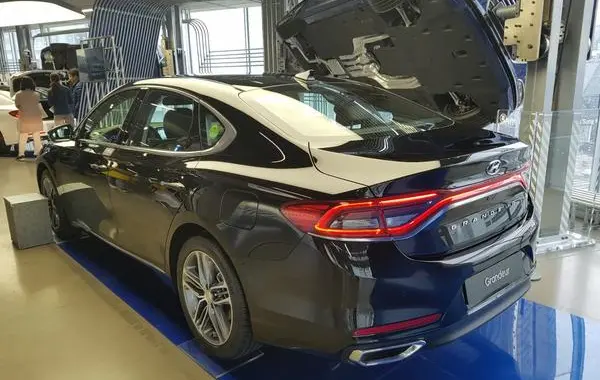 Hyundai Grandeur/Azera VI (IG)-1