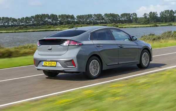 Hyundai IONIQ (facelift 2019)-3