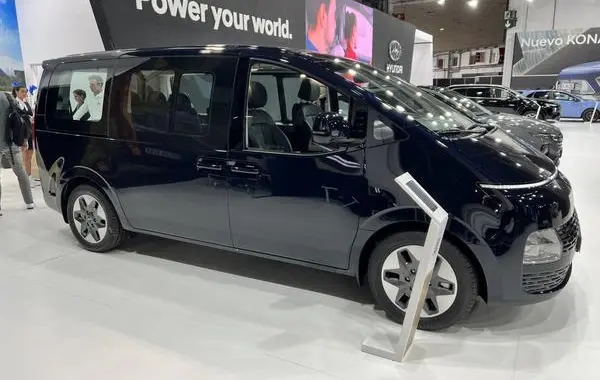 Hyundai Staria-2