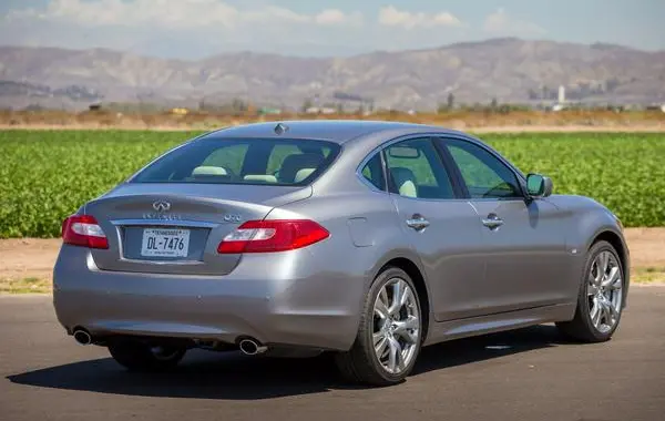 Infiniti Q70-0