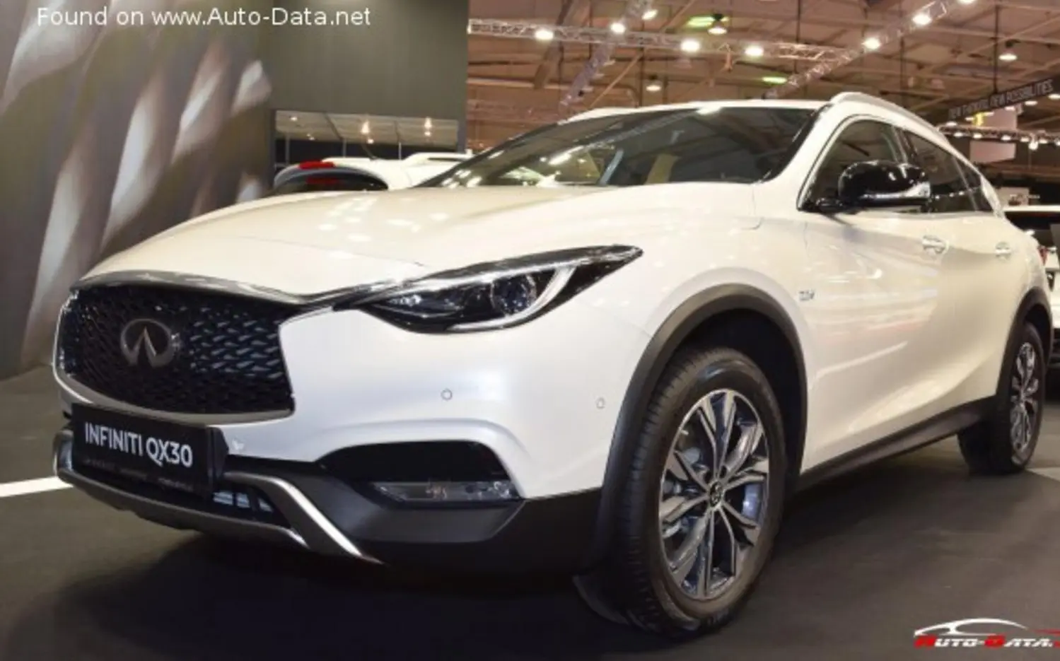 Infiniti QX30-4