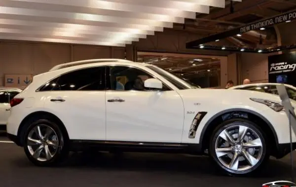 Infiniti QX70-3