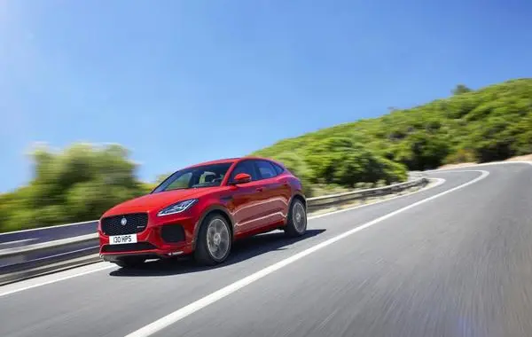 Jaguar E-Pace-8