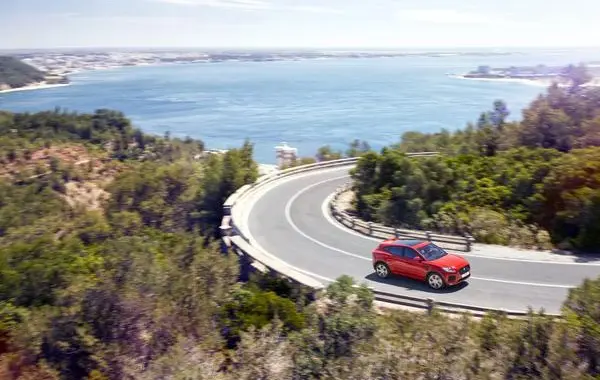 Jaguar E-Pace-6