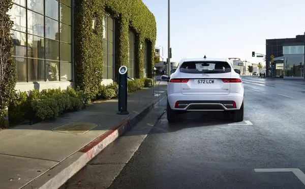 Jaguar E-Pace (facelift 2020)-6