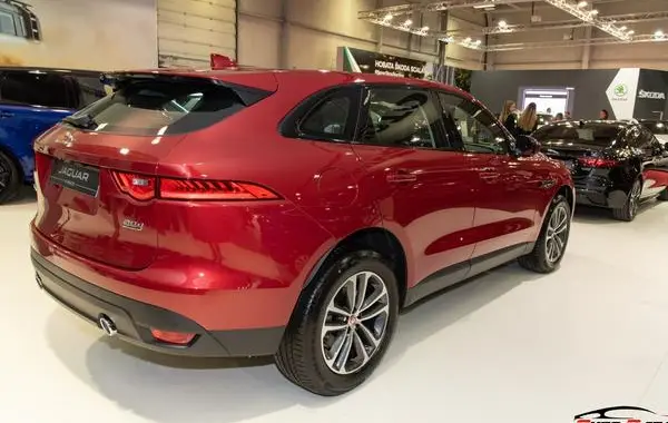 Jaguar F-Pace-0