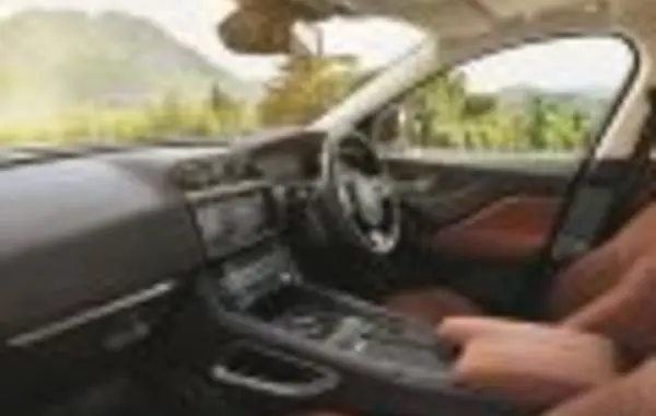 Jaguar F-Pace-5