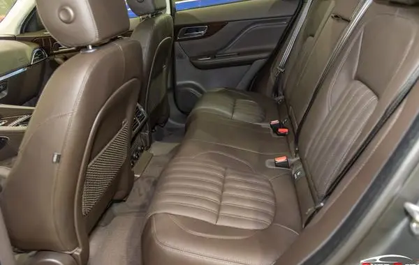 Jaguar F-Pace-2