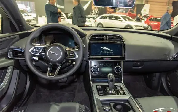 Jaguar XE (X760, facelift 2019)-3