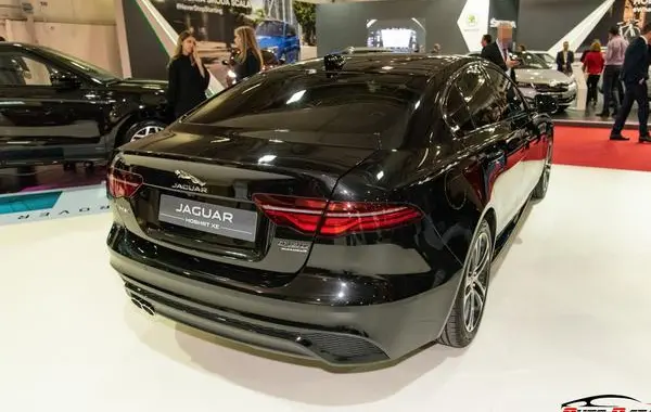 Jaguar XE (X760, facelift 2019)-1