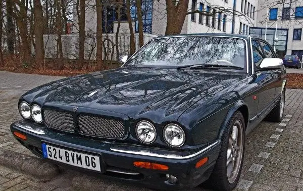 Jaguar XJ (X308)