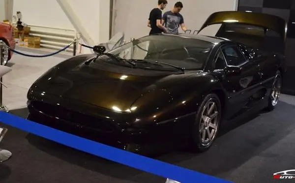Jaguar XJ220-4